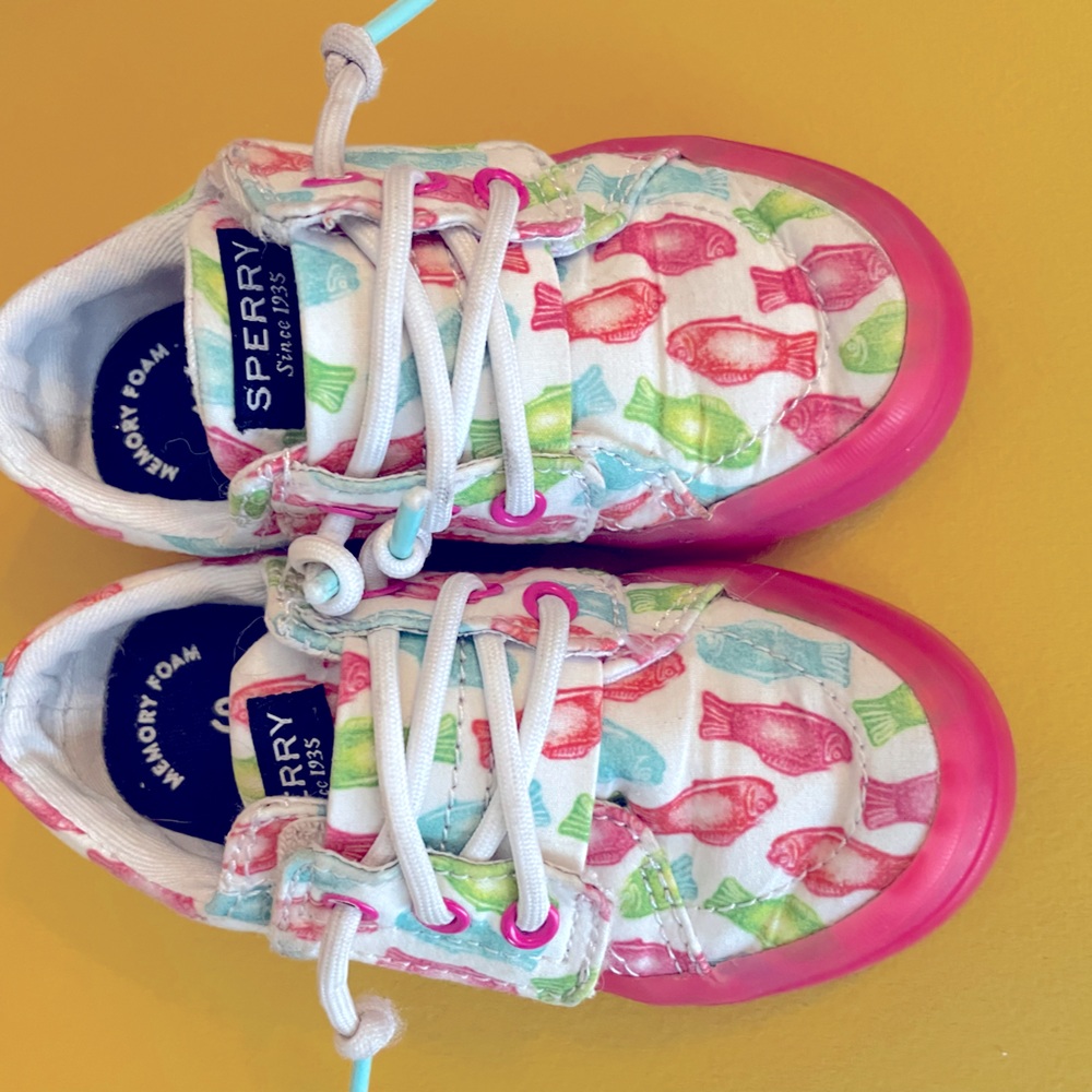 Sperry Crest Vibe Jr Toddler 5.5 fishy shoes